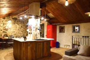 Posezení v ubytování Romantic home stone with amazing view lake of Como and Oleandra