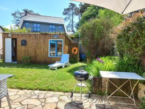 サン・リュネールにあるLa maison des couleursの裏庭(焼き物、家屋)