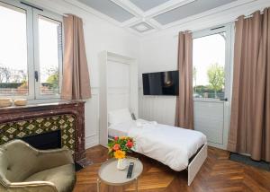 Μια τηλεόραση ή/και κέντρο ψυχαγωγίας στο Villa Forestière Studio Le Chêne