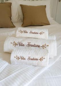 Ένα ή περισσότερα κρεβάτια σε δωμάτιο στο Villa Forestière Studio Le Chêne +5 φωτογραφίες