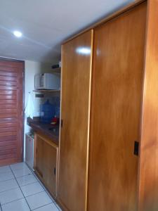 A cozinha ou cozinha compacta de Maria Leuça Teixeira Duarte - AYAMBRA RESIDENCIAL HOTEL Avenida Vinte e Cinco de Dezembro, 525 Praia do Meio Natal RN mais 16 fotos