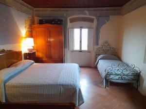 Llit o llits en una habitació de La Terrazza sul Borgo