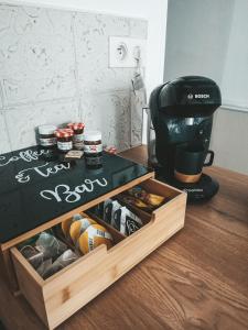 Příslušenství pro přípravu čaje a kávy v ubytování Appartement vue sur château-fort 3 étoiles