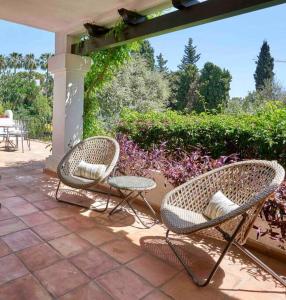 Ogród w obiekcie Villa Dos Palomas on the Golden Mile in Marbella