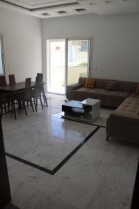 a living room with a couch and a table at Relaxing Vacation Stay in Mahdia in Rejiche