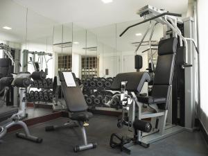 Fitness centrum a/nebo fitness zařízení v ubytování Naumi Hotel Singapore