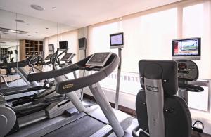 Fitness centrum a/nebo fitness zařízení v ubytování Naumi Hotel Singapore