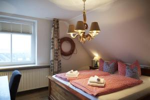 Postel nebo postele na pokoji v ubytování Bernstein-Hotel Bootshaus