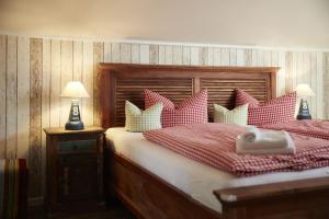 Postel nebo postele na pokoji v ubytování Bernstein-Hotel Bootshaus