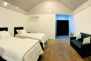 Ένα ή περισσότερα κρεβάτια σε δωμάτιο στο Surge Surf Villas