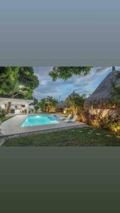 Πισίνα στο ή κοντά στο Villa el Oasis, luxurious Santa Marta getaway