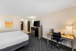 Postel nebo postele na pokoji v ubytování Comfort Inn & Suites