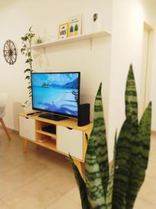 a living room with a flat screen tv on a cabinet at NUEVA CORDOBA Apartamento ILLIA, Excelente ubicación!!! in Córdoba