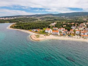 Fotografie z fotogalerie ubytování Luka 2 SEA&Beach front apartment v destinaci Mirce + 16 fotografií