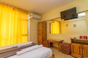 A television and/or entertainment centre at Fener Guest House