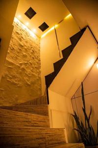 a staircase in a room with a stone wall at hermoso apartamento en Guaduas in Guaduas