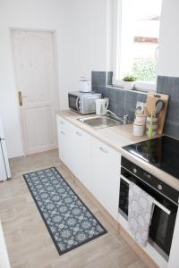 Gallery image of Turquoise Lake Guesthouse Balaton in Balatonszárszó +7 photos