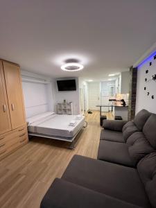 Postel nebo postele na pokoji v ubytování Hany apartment Ducado 2-I + 15 fotografií