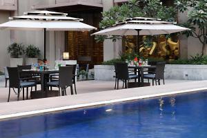 Bazén v ubytování The Metropolitan Hotel & Spa New Delhi nebo v jeho okolí