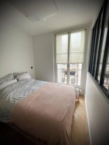 Posteľ alebo postele v izbe v ubytovaní Luxe Cosy appart au Parc Monceau + 8 fotografií