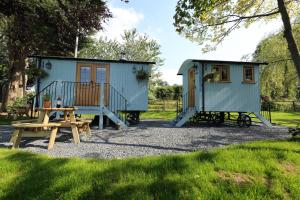 Zahrada ubytování Upper Gelli Luxury Holiday Lodge, Converted Dairy & Cosy Shepherds Huts
