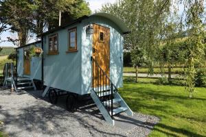 Zahrada ubytování Upper Gelli Luxury Holiday Lodge, Converted Dairy & Cosy Shepherds Huts