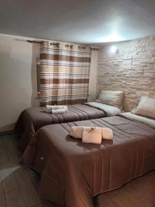 deux lits côte à côte dans une pièce dans l'établissement Casa TerraMare, à Palerme