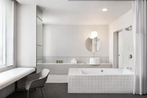 Bagno di The Delphi Downtown LA