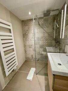 Koupelna v ubytování Verbier Apt 2 rooms + 7 fotografií