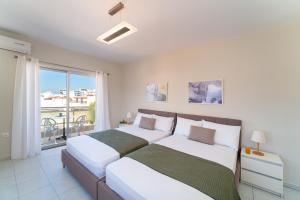 A bed or beds in a room at Emelia Cozy Apartment