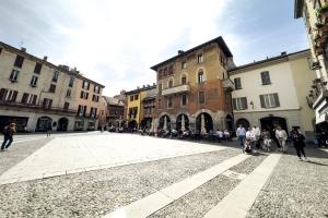 Επισκέπτες που μένουν στο Casa del pittore - Elegante appartamento del 1200 - Centro storico Como