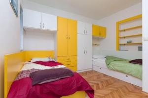 En eller flere senge i et værelse på Charming apartment in Omiš city centre
