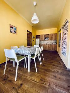 a dining room with a table and chairs at Mimi Apartments in Zamárdi