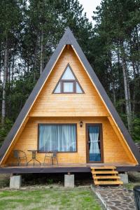 a small yellow house with a triangular roof at Catunul din Podei A-Frame in Dragoslavele