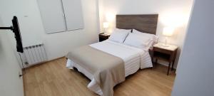 Ένα ή περισσότερα κρεβάτια σε δωμάτιο στο Departamento Neuquén centro