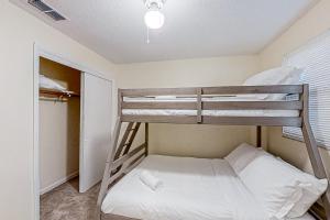 Relax Away in Tampa Bay tesisinde bir ranza yatağı veya ranza yatakları