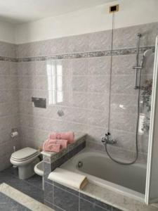 Koupelna v ubytování Appartamento Angolo Fiorito