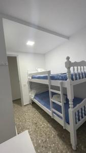 Posteľ alebo postele v izbe v ubytovaní Light in Vila-real, piso céntrico con oficina