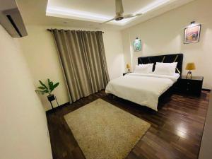 High Rise Presidential Suite in Elysium Opp Centaurus客房内的一张或多张床位