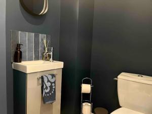 Zdjęcie z galerii obiektu Maison balnéo centre-ville @casaberruyere w mieście Bourges