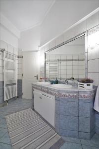 Ένα μπάνιο στο Belle Vue