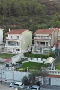 Το κτήριο όπου στεγάζεται  η παραθεριστική κατοικία