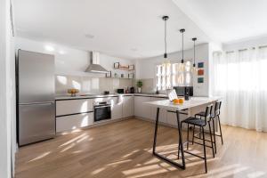 a kitchen with stainless steel appliances and a table at Espectacular piso reformado al lado del rio Turia in Valencia
