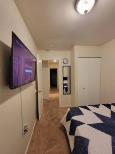 a bedroom with a flat screen tv on the wall at Lovely welcoming 3 bedroom house 