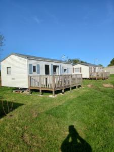 a shadow of a person in front of a mobile home at mobilhome nature in Saint-Laurent-sur-Mer