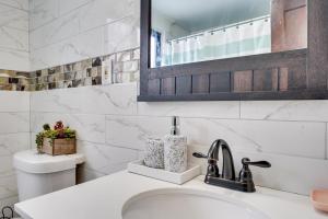 Ένα μπάνιο στο Buffalo Vacation Rental about 20 Mi to Niagara Falls! +19 φωτογραφίες