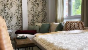 a bedroom with a bed and a couch and a window at La casita de Maria in Getxo