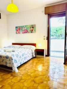 a bedroom with a bed and a tiled floor at Villa Riviera by the Sea in Lignano Sabbiadoro