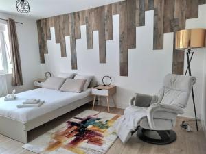 Postel nebo postele na pokoji v ubytování Ch privée 18m - Canapé - Netflix - Appart 120m