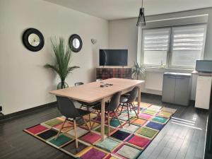 TV a/nebo společenská místnost v ubytování Ch privée 18m - Canapé - Netflix - Appart 120m
